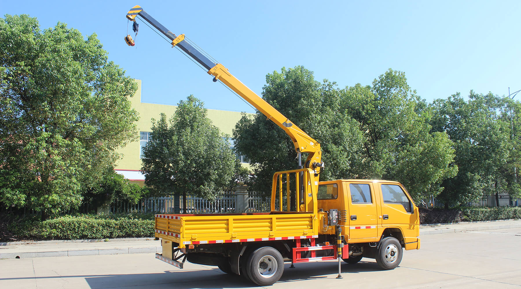 JMC Hydraulic Telescopic Boom Truckmounted Crane with 2 Tons Lifting